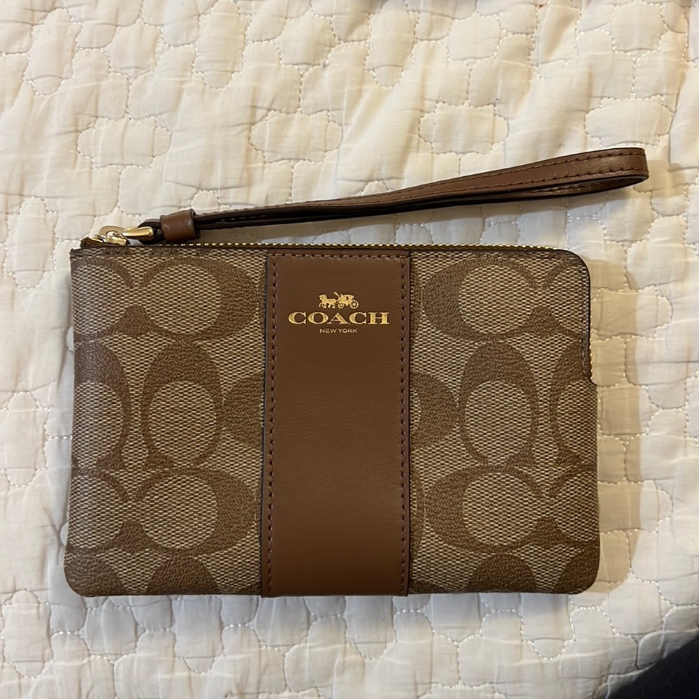 Coach wristlet wallet